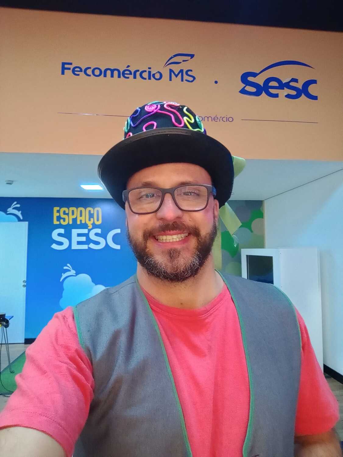 Nano Elânio embala o público infantil com suas contações de histórias