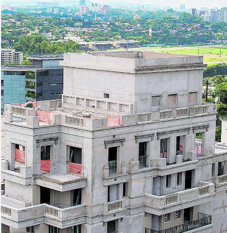 Prédio de alto luxo erguido no Itaim Bibi sem licença da Prefeitura tem unidades com áreas de 382 m² e 739 m², com dúplex na cobertura  