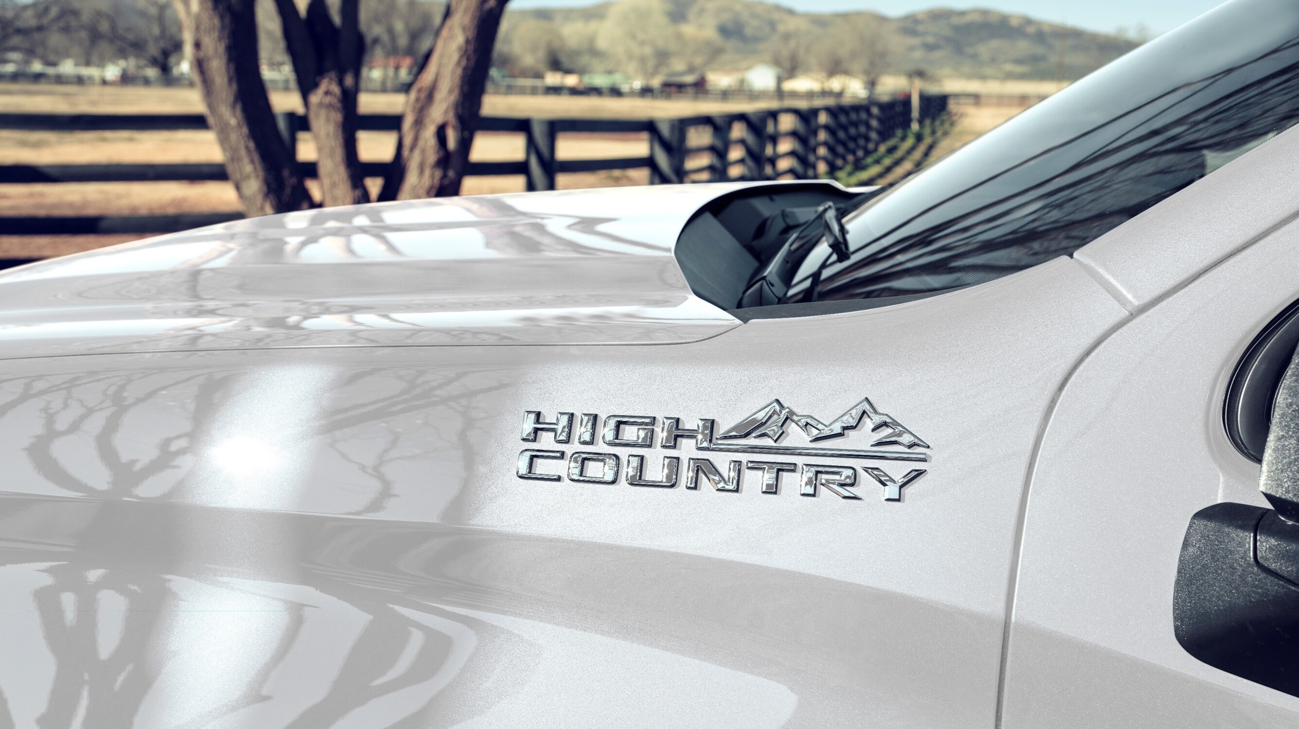 Com o lançamento previsto para o final de 2023, a Silverado High Country promete ser um divisor de águas no mercado de picapes brasileiro. 