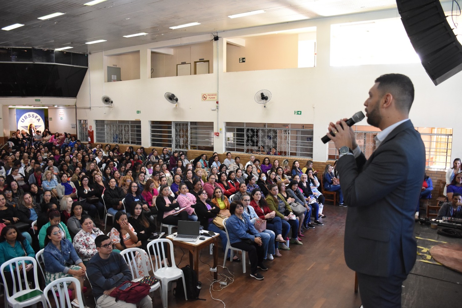 O secretário municipal de Educação, Lucas Henrique Bitencourt, ressalta que Campo Grande será referência nacional na educação devido à qualidade dos servidores municipais