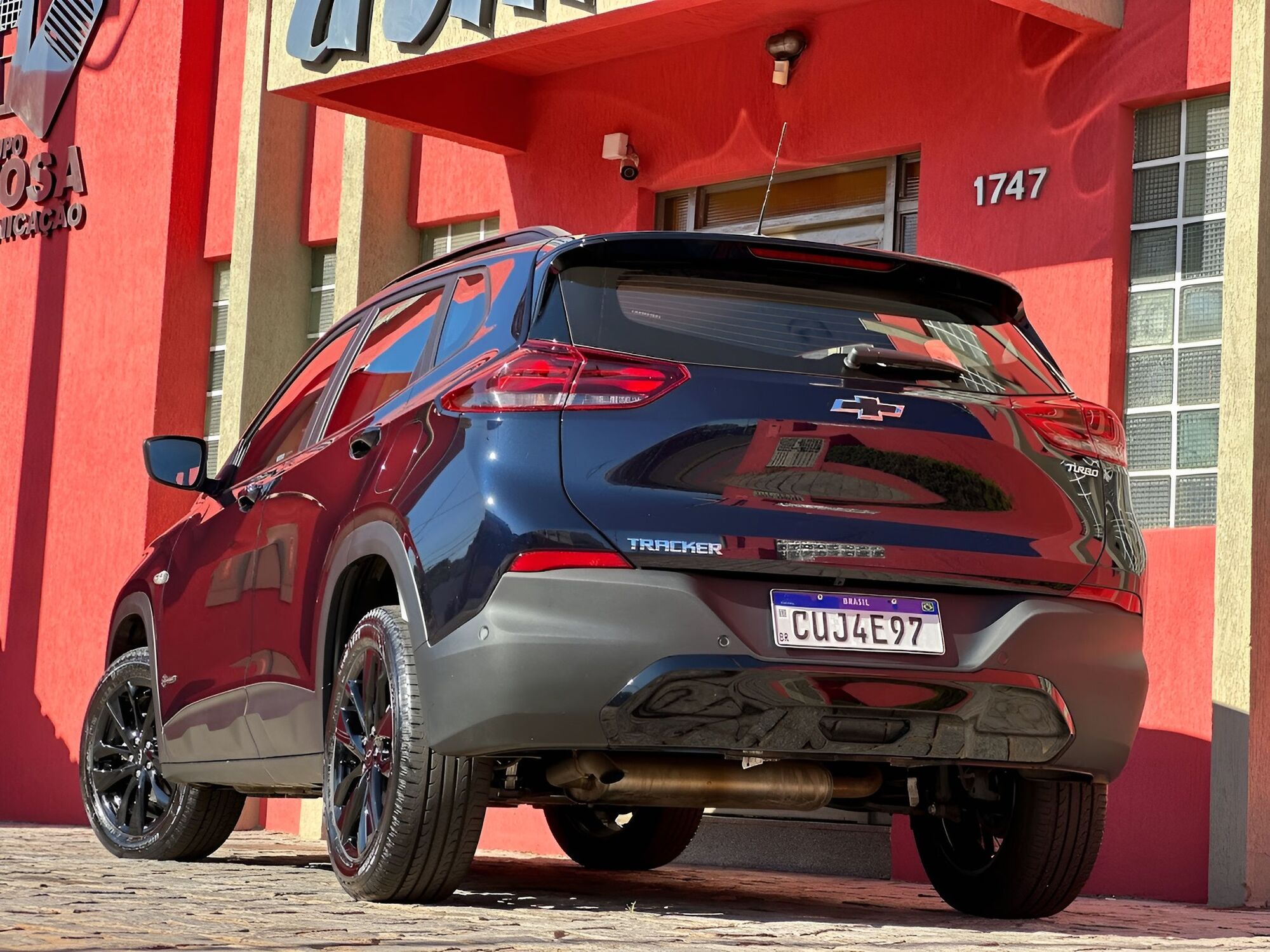 Tecnologia, conforto e desempenho descubra o Chevrolet Tracker Midnight 2024 em detalhes.