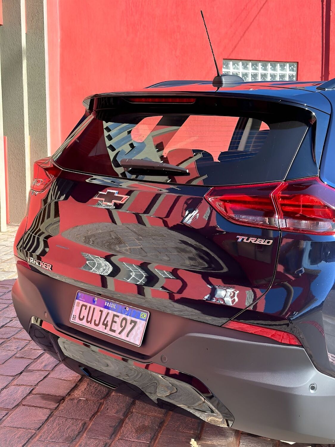 Com o Chevrolet Tracker Midnight, você nunca mais terá problemas de espaço. Acomode suas bagagens com facilidade no porta-malas de 393 litros.