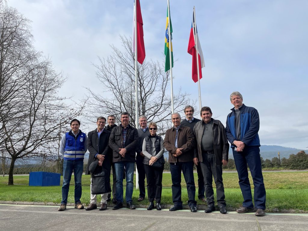 Comitiva sul-maato-grossense chegou na quinta-feira ao Chile para cumprir agendasna Arauco sobre celulose e Infovias Digitais com a Sonda