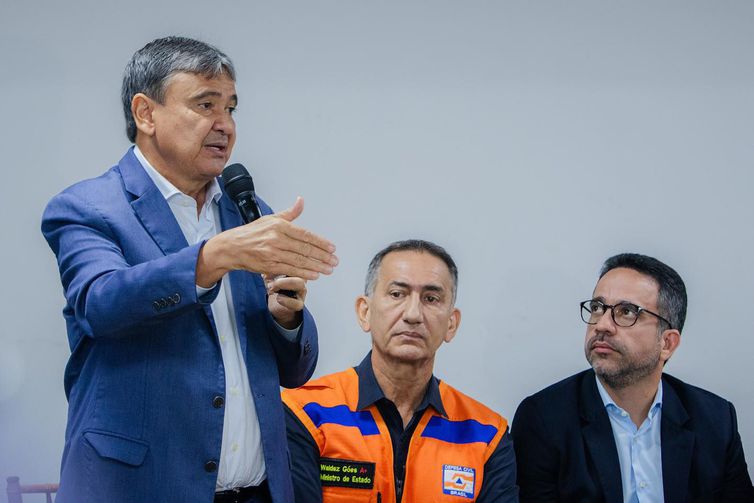 Os ministros Wellington Dias e Waldez Góes e o governador Paulo Dantas, em entrevista coletiva
