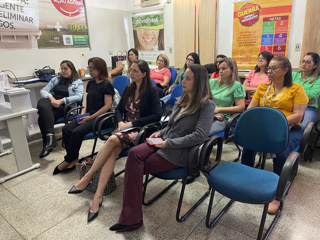 Marina Sawada Torres lidera capacitação em Coxim para melhoria da assistência farmacêutica na microrregião.