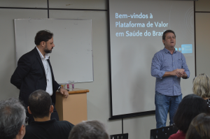 Secretário de Saúde, Maurício Simões, durante evento