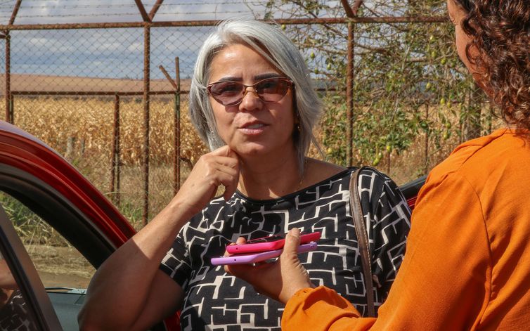 A professora Sandra Pereira de Araújo elogiou os vídeos, considerando-os instrutivos.