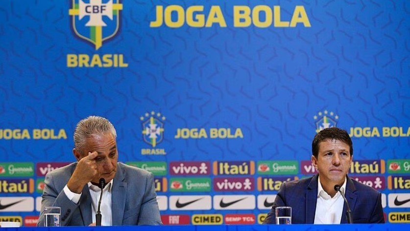 Tite e Juninho Paulista, durante coletiva para o anúncio da convocação da seleção brasileira.