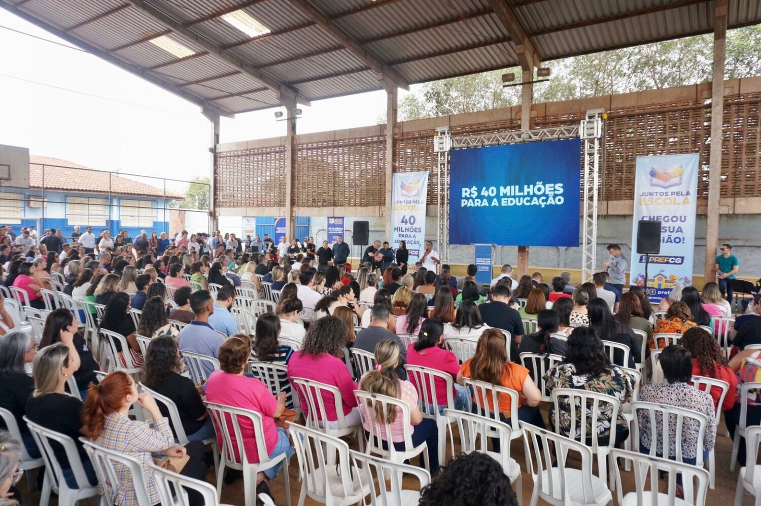 Durante a reunião desta manhã, na Escola Municipal Professora Ione Catarina Gianotti Igydio, a prefeita Adriane Lopes adiantou o anúncio das obras de requalificação viária do Jardim Noroeste