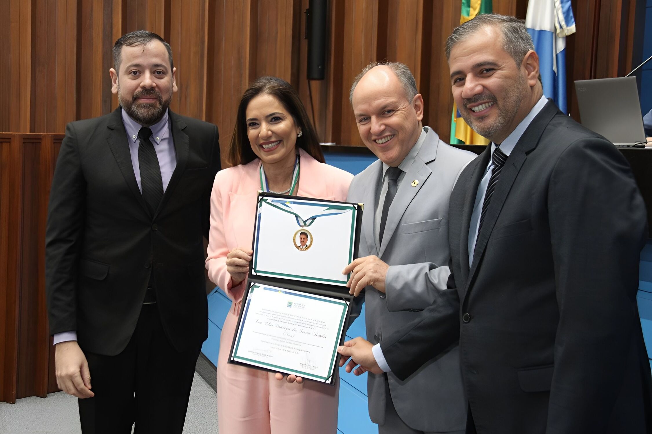 Neca Chaves Bumlai, por sua vez, expressou seu orgulho e responsabilidade ao receber a Comenda Pedro Pedrossian