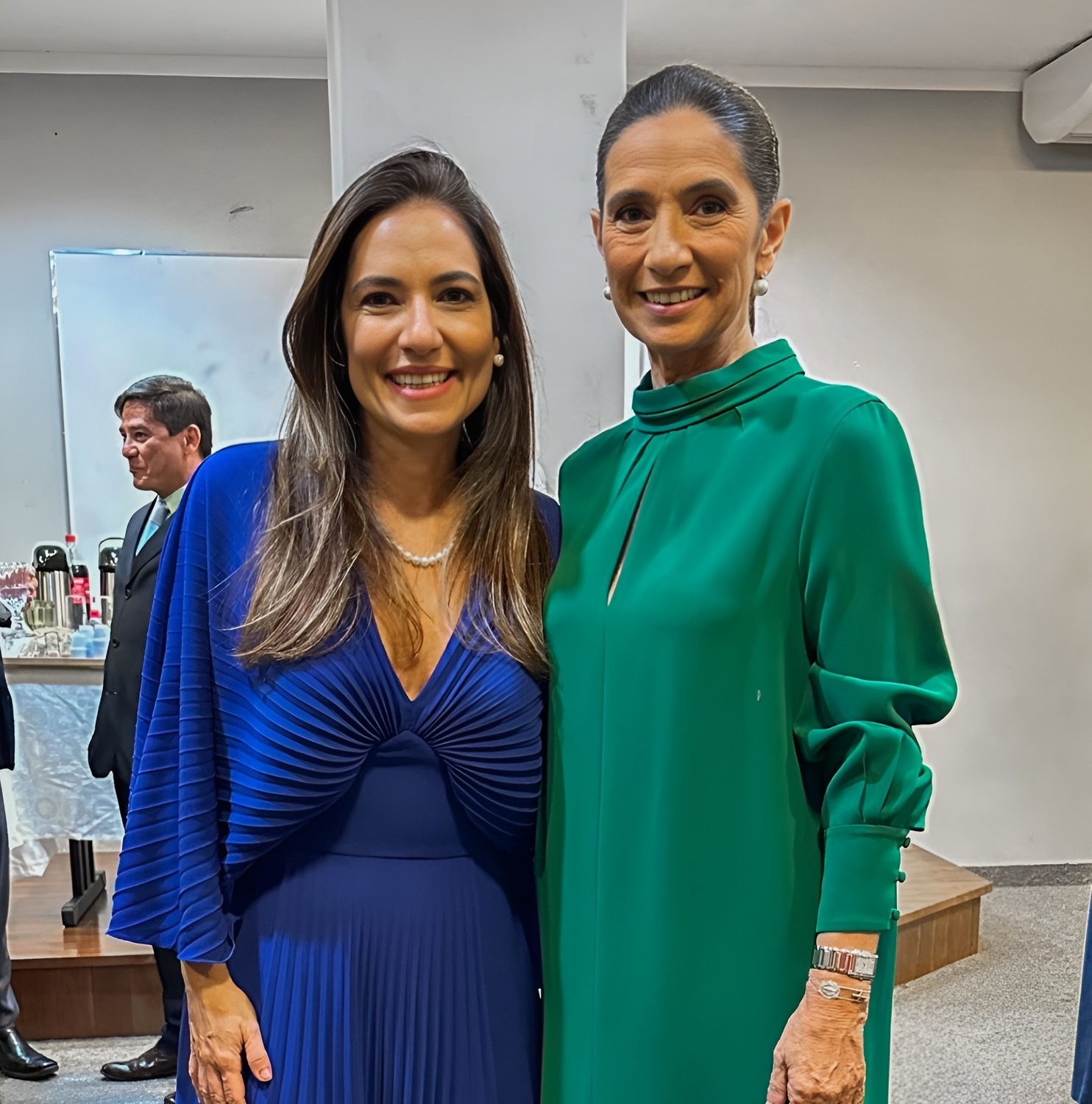 eca Chaves Bumlai, Diretora da Insted, e Carla Stephanini, juntas, simbolizando a colaboração e dedicação na promoção dos direitos das mulheres 