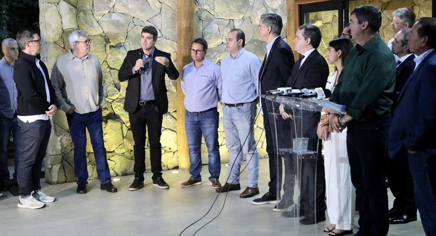 Riedel reúne ONGs, produtores, pantaneiros, MP e parlamentares para discutir lei e desenvolvimento sustentável do Pantanal.