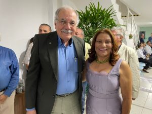 Ovando e a presidente da Santa Casa, Alir Terra Lima