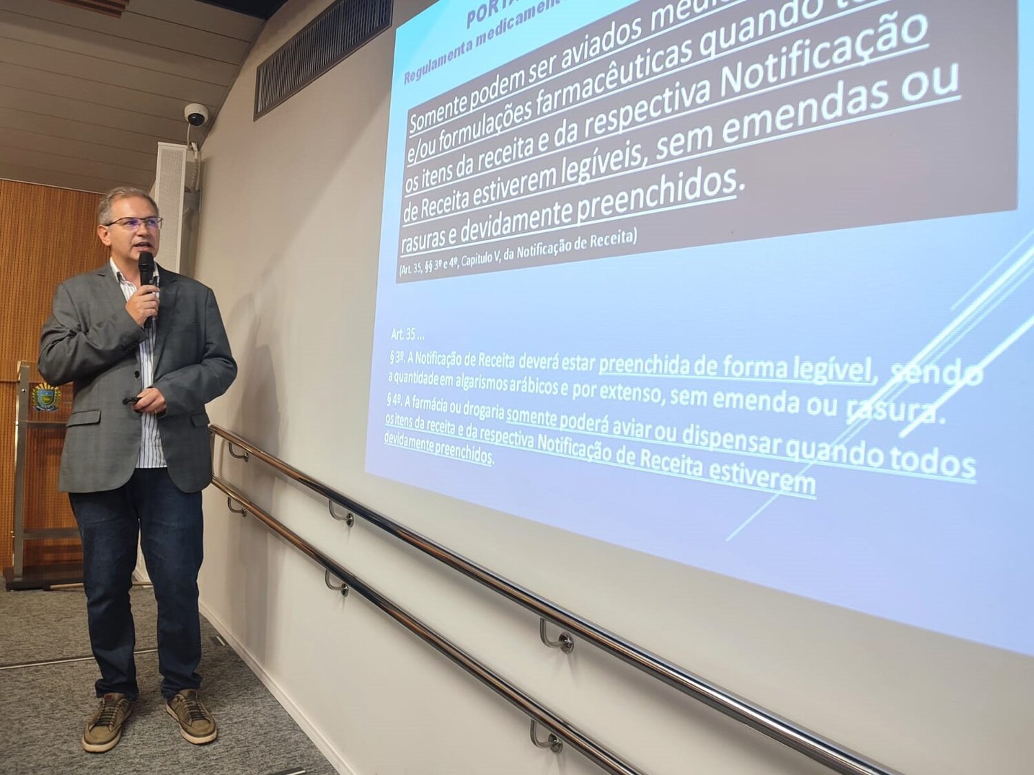 Adam Adami, da CRF/MS, apresentou dados, normas e iniciativas