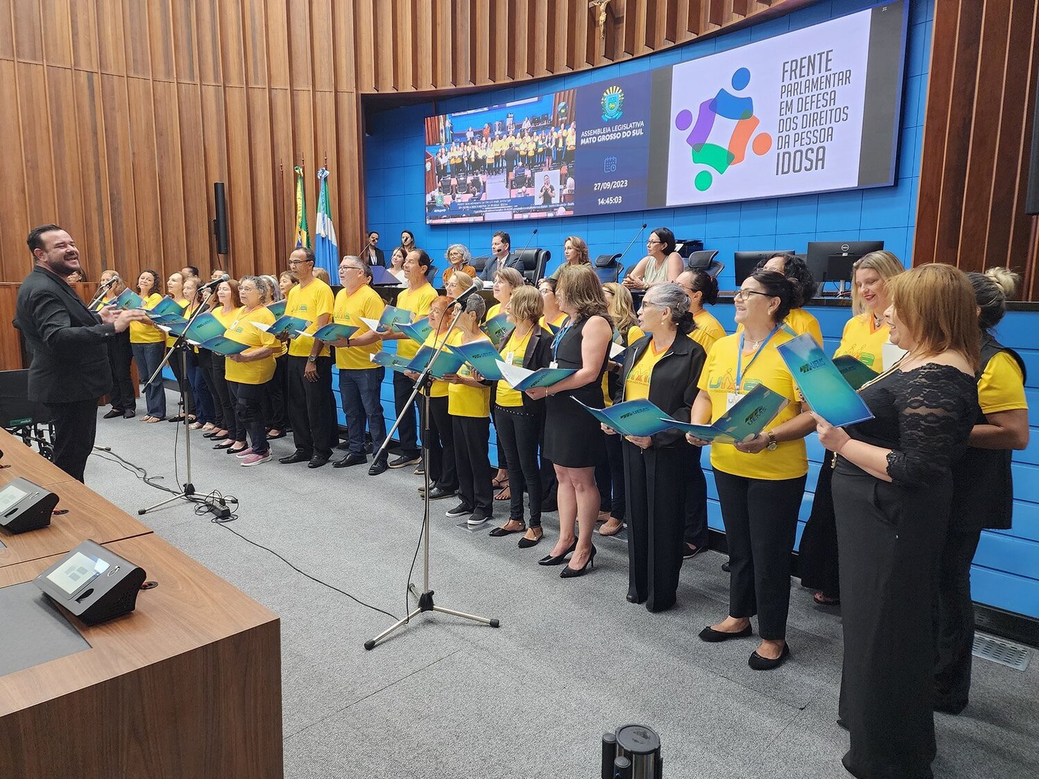 Coral da Universidade da Maturidade apresentou canções regionais