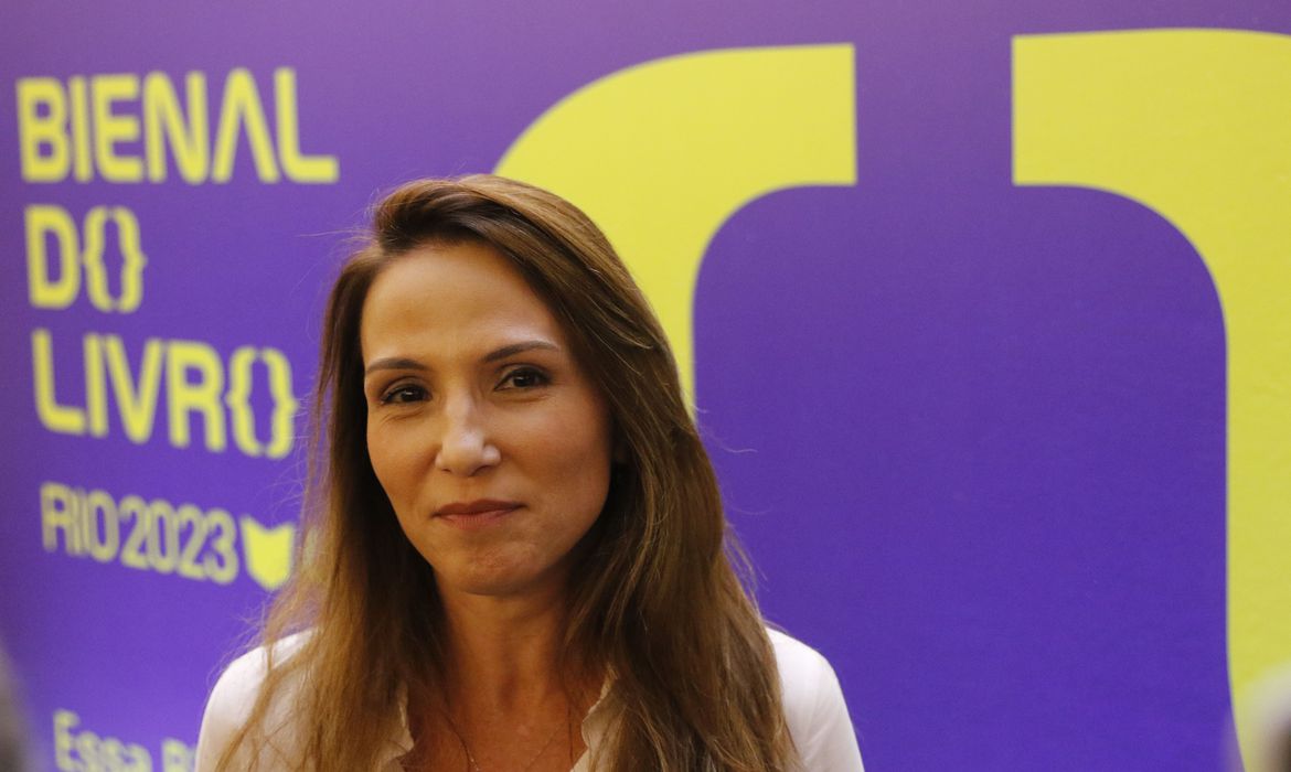 A jornalista e pesquisadora Carla Serqueira, que recém defendeu seu doutorado com a tese Racismos nas Trajetórias Escolares e profissionais de Jornalistas Negras