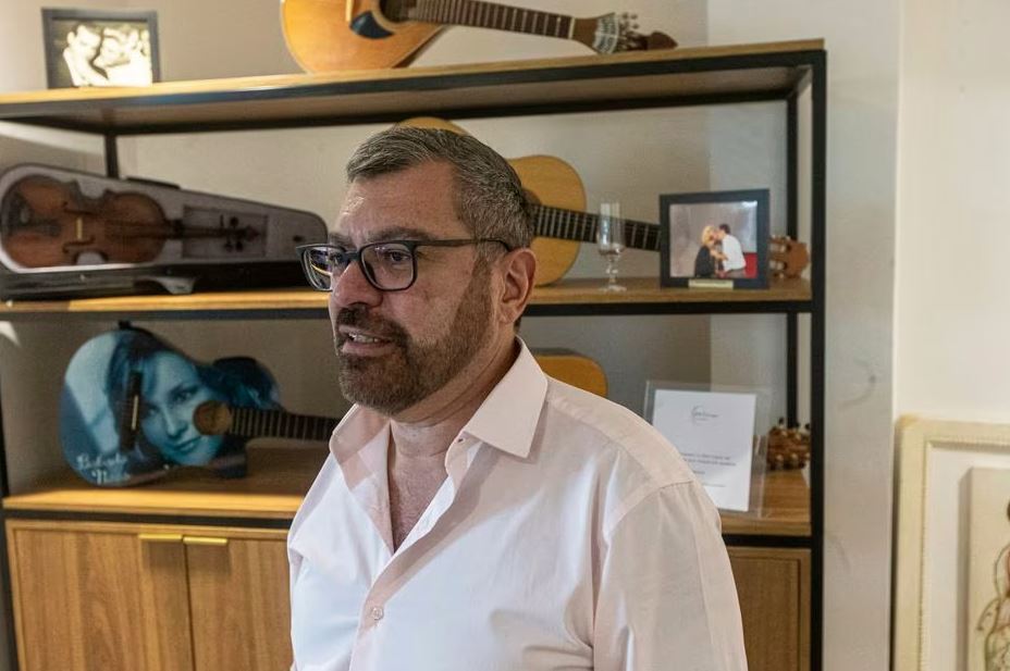 O apresentador Marcello Camargo, filho de Hebe (Foto: Taba Benedcito/Estadão)