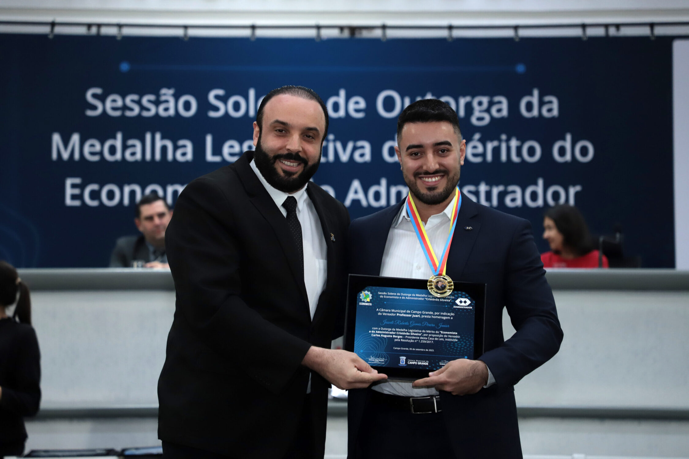 Professor Juari e Josceli Pereira Junior, especialista em eficiência empresarial