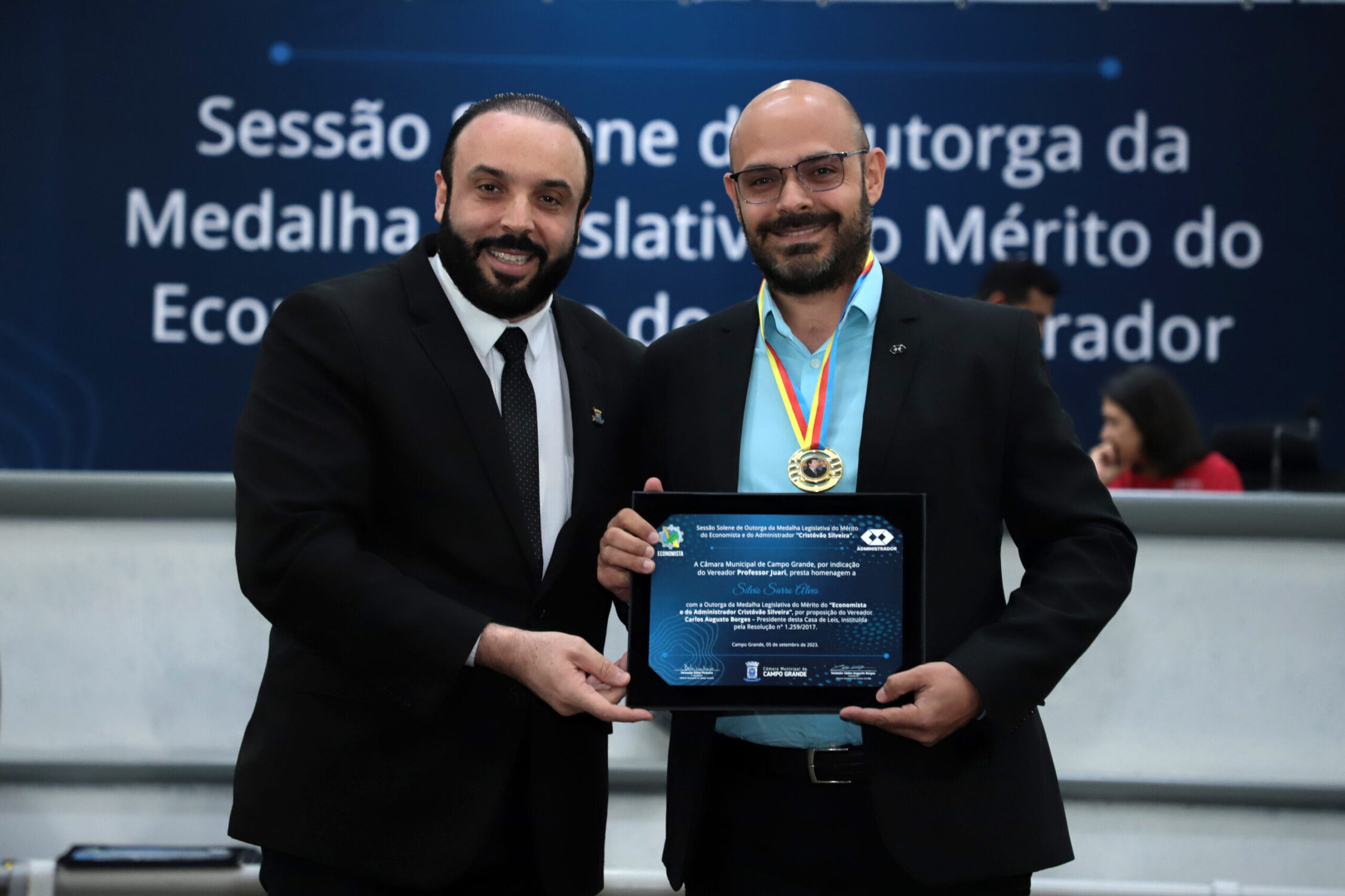 Professor Juari e Silvio Sarro Alves, especialista em finanças