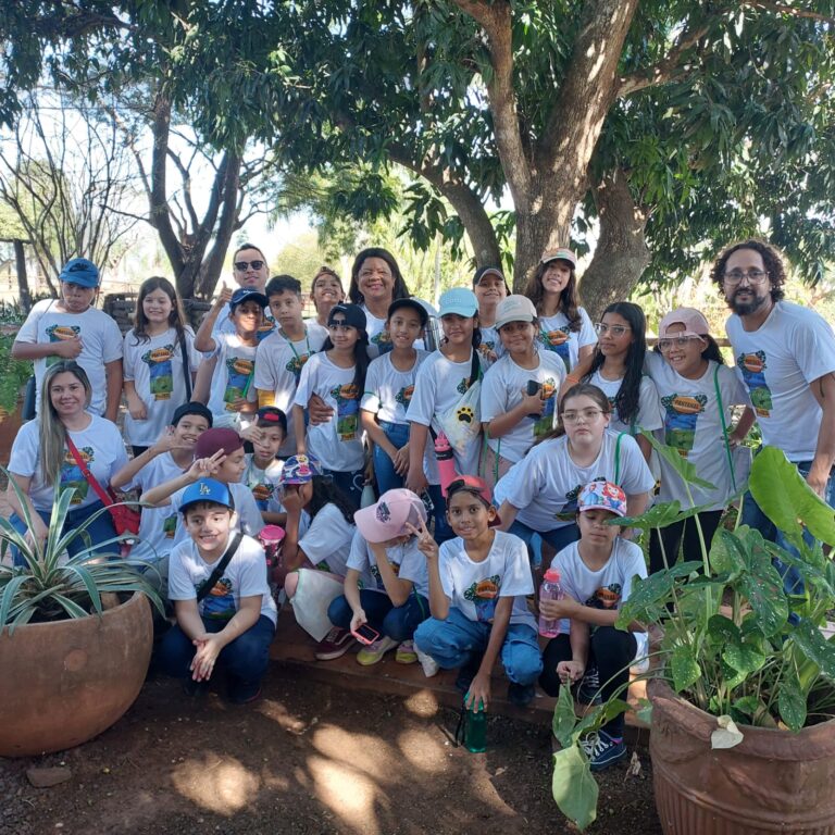 Os alunos vão acompanhados pelos coordenadores e professores, além da direção