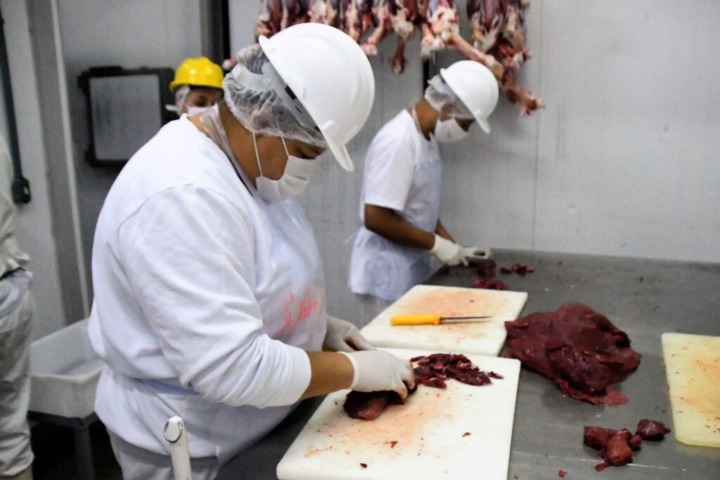 Do frigorífico de Campo Grande saem cortes selecionados para vários Estados 