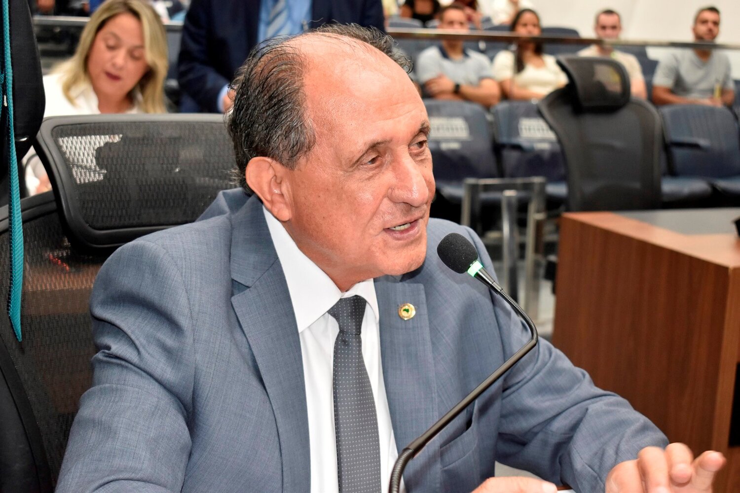 Lei estadual que institui o Colar de Girassol é de autoria de Zé Teixeira