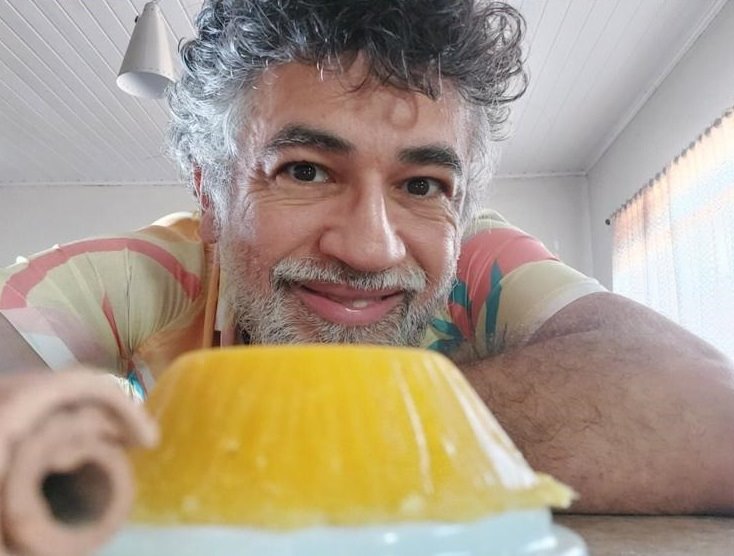 Startup de alimentação, com produtos como pamonha instantânea.