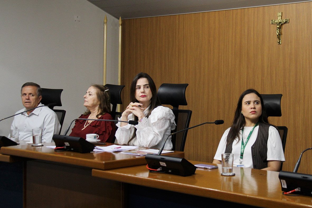 Reunião contou a participação de diversas autoridades em saúde bucal