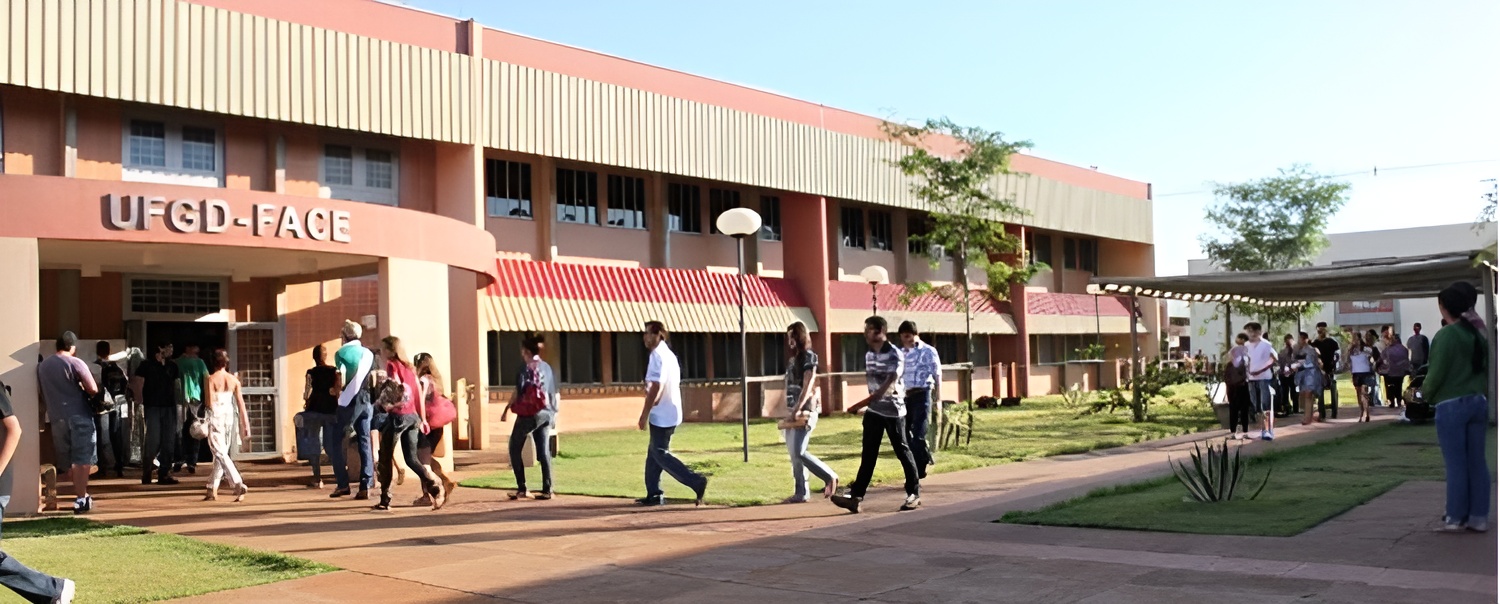  De 24 a 26 de outubro, haverá oficinas ministradas pelos próprios colegas de trabalho