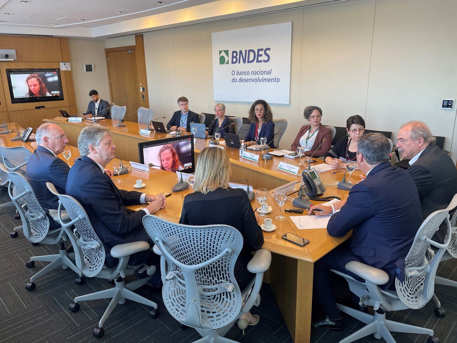 A reunião ocorreu no escritório do BNDES no Rio de Janeiro