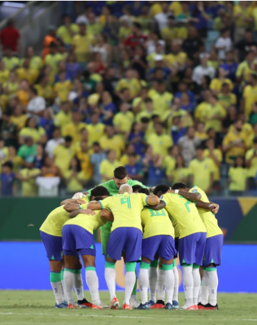 Fernando Diniz convocou 32 jogadores diferentes em seus primeiros quatro jogos à frente da seleção brasileira. 
