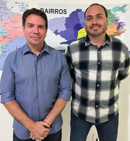Ramagem passou a virada de 2020 com o vereador Carlos Bolsonaro (PL-RJ)
