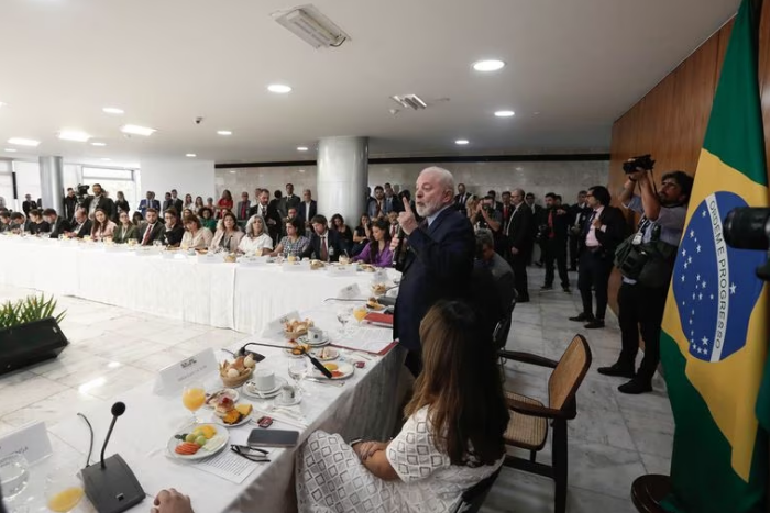Em café da manhã com jornalistas, Lula afirmou querer tirar do papel acordo entre os dois blocos 