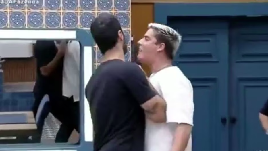 Shayan e Tiago Ramos foram expulsos da 'Fazenda 14' após caso de agressão. 