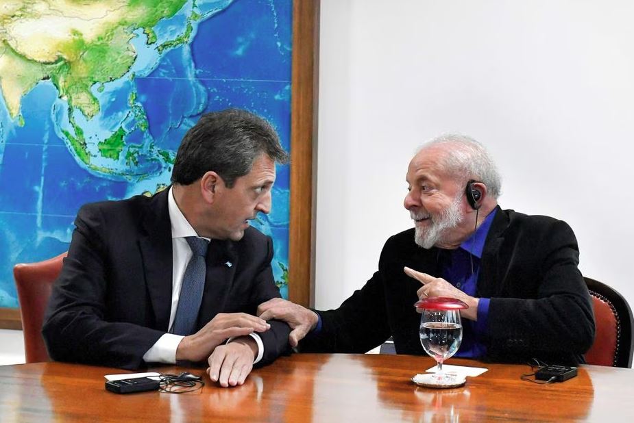 Lula se reuniu em agosto com o ministro da Economia e candidato do peronismo, Sergio Massa, no Palácio do Planalto
