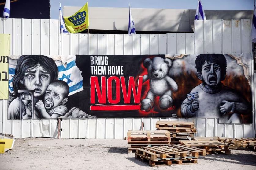 Mural em Haifa pede libertação de reféns do Hamas