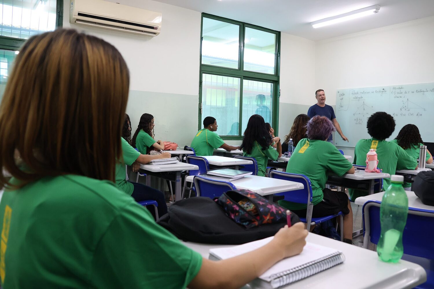 Estudantes desfrutam de ambiente moderno e climatizado na Rede Estadual