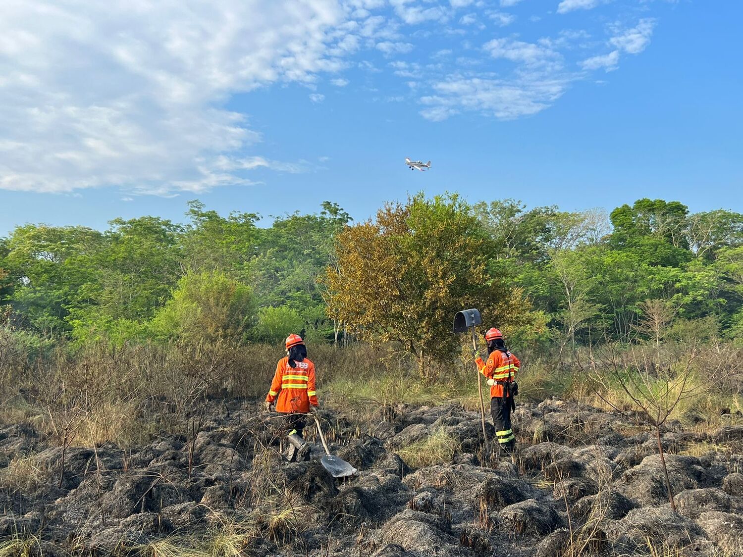 Trabalho por terra, ar e água, extinguiu as chamas em Bonito