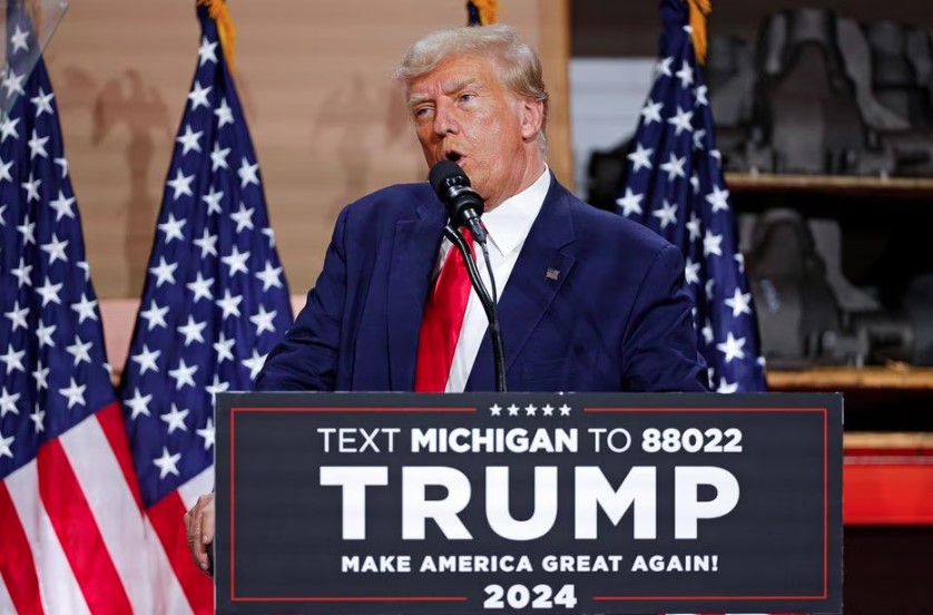 Ex-presidente americano Donald Trump diz que vai tentar a reeleição à Casa Branca em 2024 pelo Partido Republicano. 