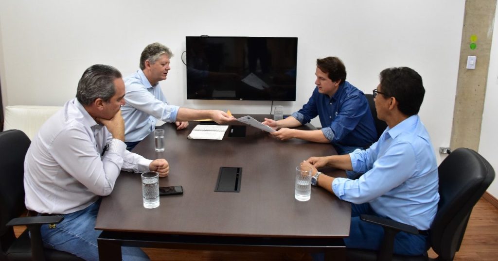 O secretário Jaime Verruck disse que a intenção é fazer a inauguração oficial da planta em janeiro