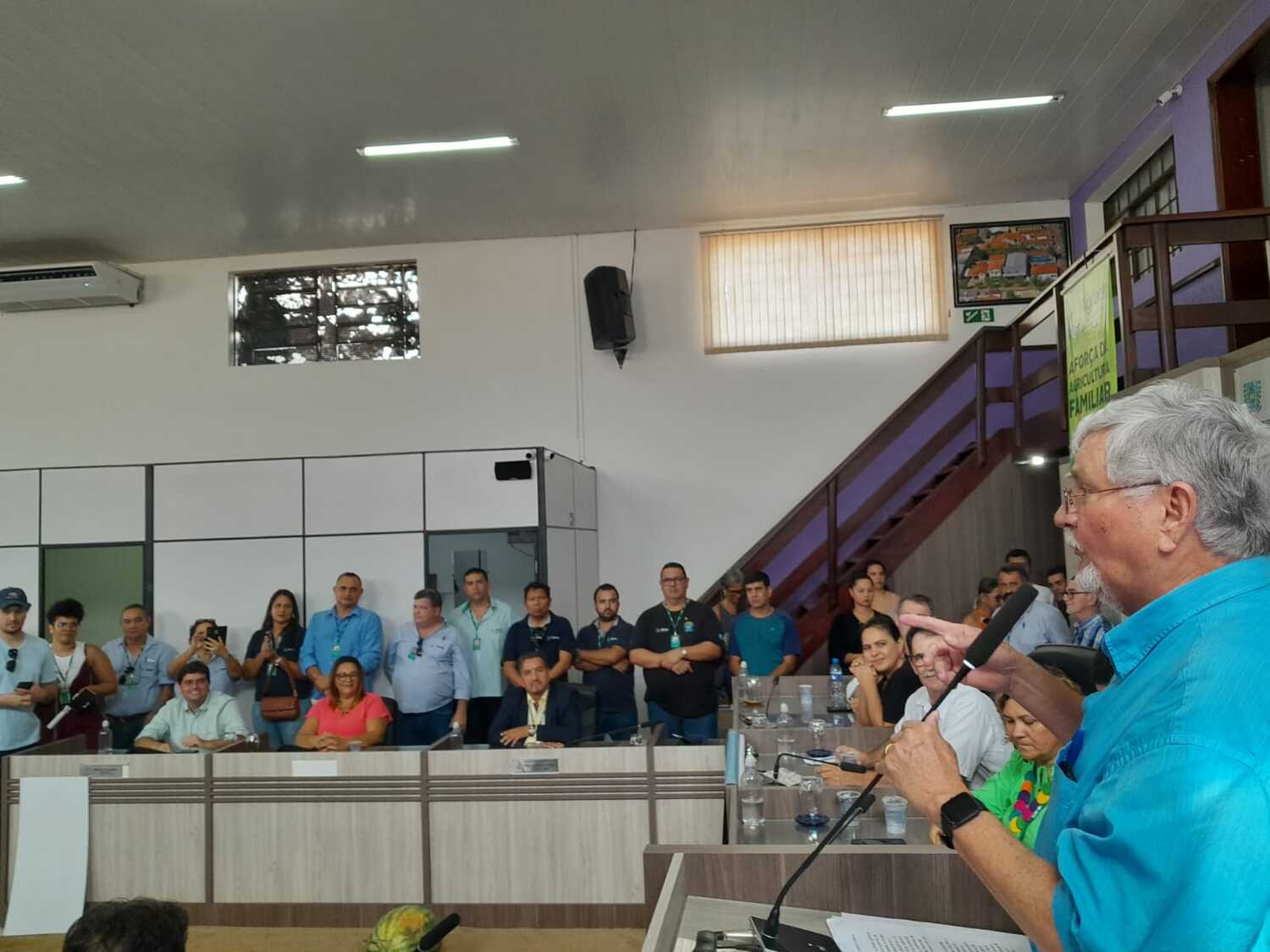 O deputado Zeca do PT discursa durante a ação 