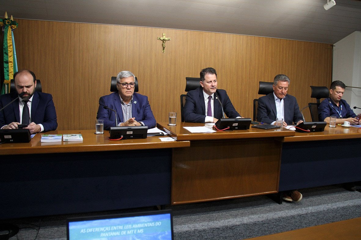 Evento contou com a participação de deputados e especialistas