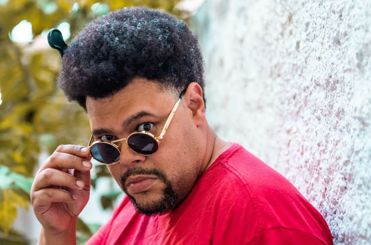 Babu Santana contou a Otaviano Costa que quase foi expulso da casa do BBB. 