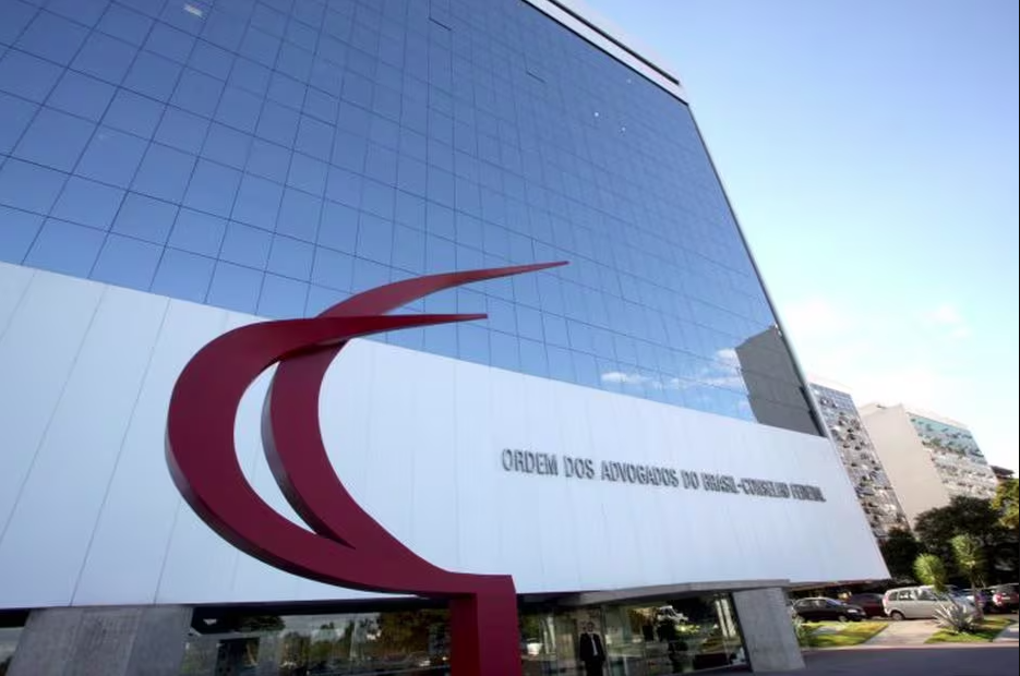 Punição para candidatos que divulgarem fake news nas eleições da OAB vai de advertência e multa à cassação do registro de candidatura ou da chapa eleita. 