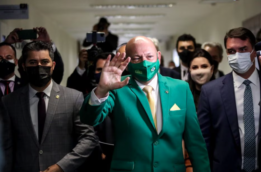 Hang utilizou terno verde e amarelo no depoimento na CPI da Covid, em setembro de 2021.