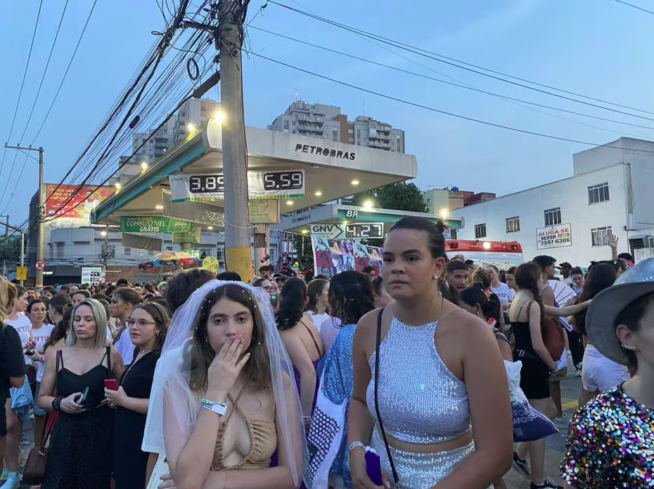 Fãs se decepcionaram após adiamento de show de Taylor Swift no Rio de Janeiro no sábado, 18. 