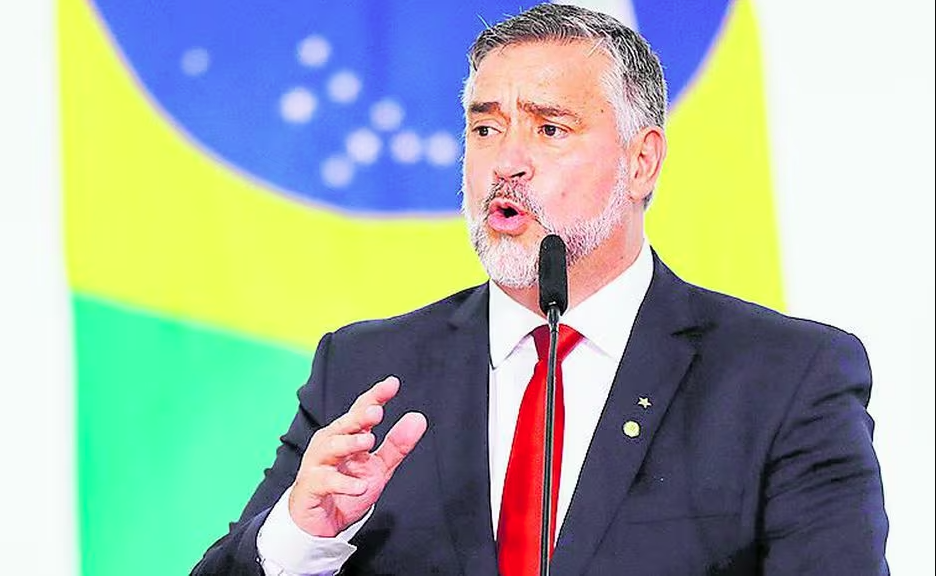 O ministro da Secretaria de Comunicação (SECOM) da Presidência da República, Paulo Pimenta, disse que só pensaria em conversar com Milei depois de pedido de desculpas.