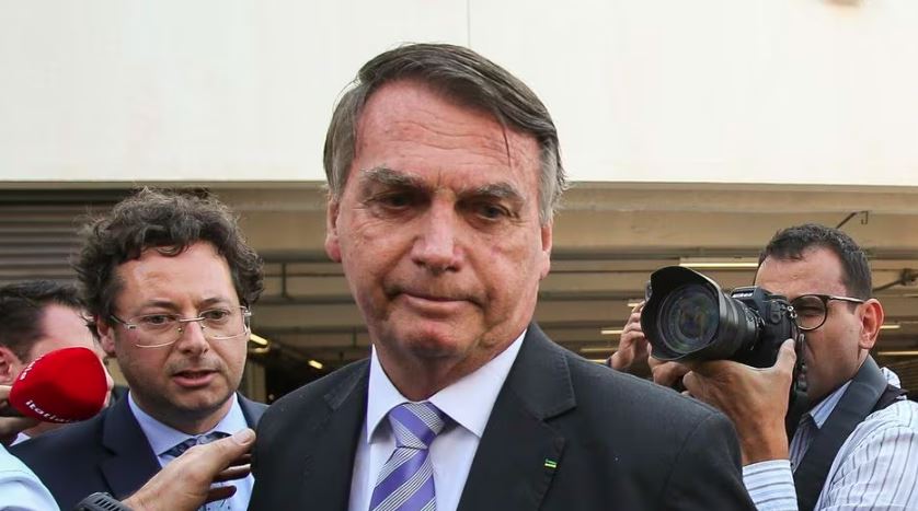 Bolsonaro também move uma queixa-crime contra Lula, dizendo que foi injuriado e difamado por ter seu nome associado à mansão da família de Mauro Cid nos EUA