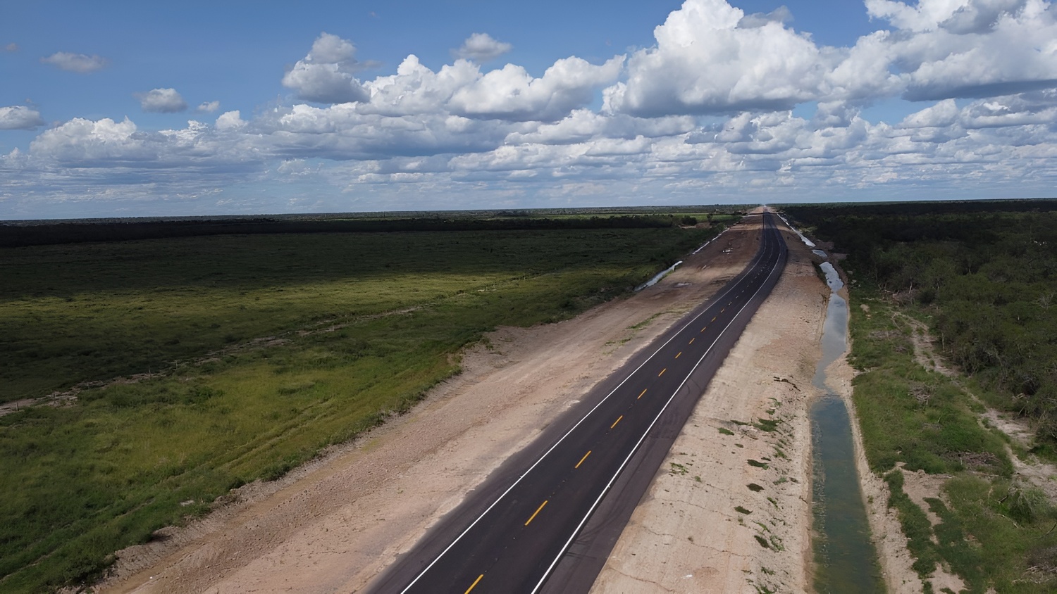 Rodovia que integra Rota Bioceânica liga Carmelo Peralta a Loma Plata, no Paraguai .