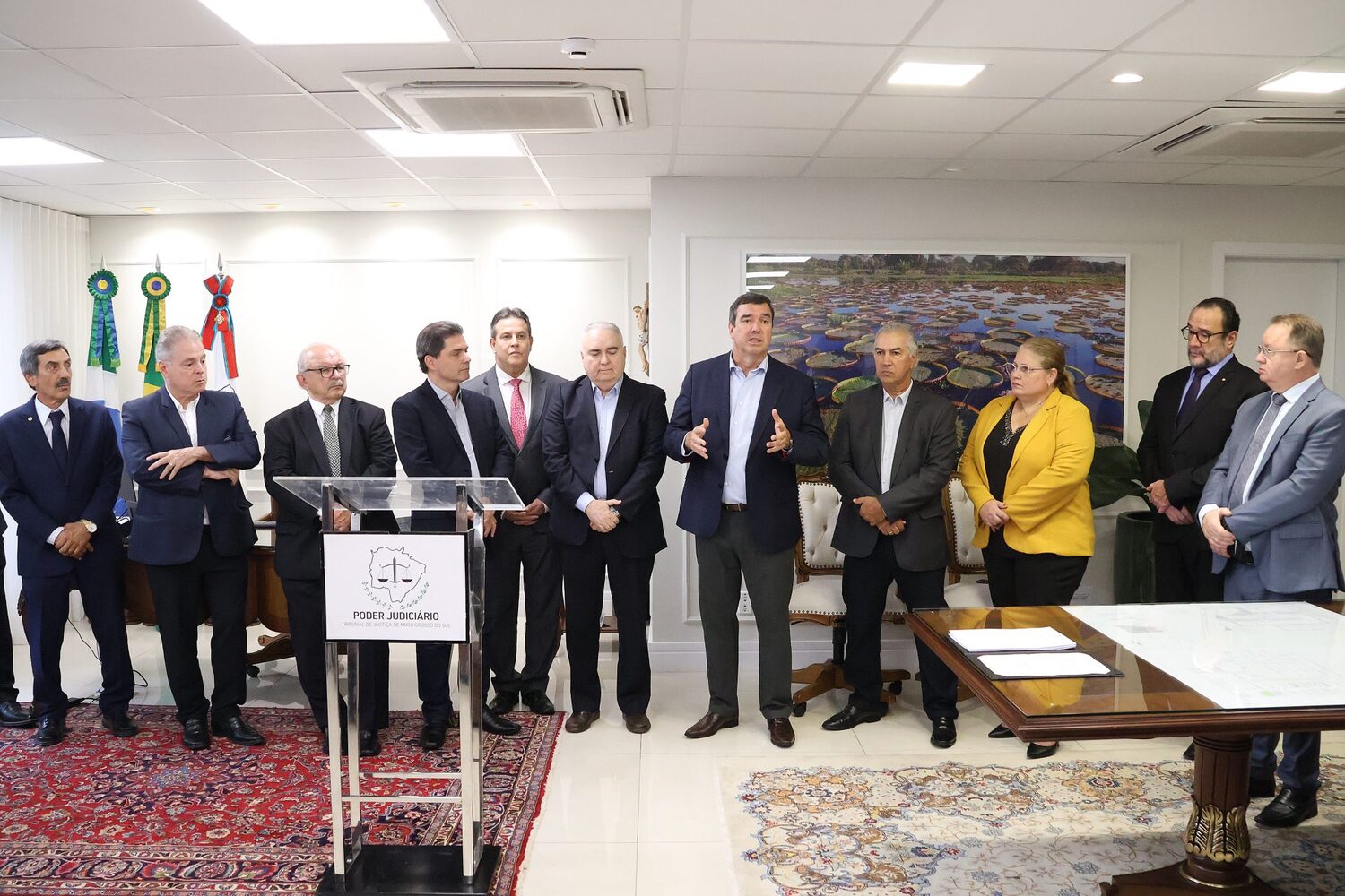 Diversas autoridades participaram da assinatura 